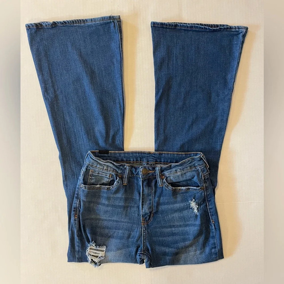 Almost Famous Distressed Denim Jeans Size 7 - Picture 2 of 8